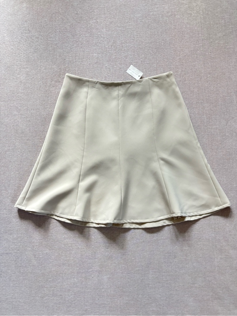 Ann Taylor NWT cream flouncy minimalist tailored luxury skirt.